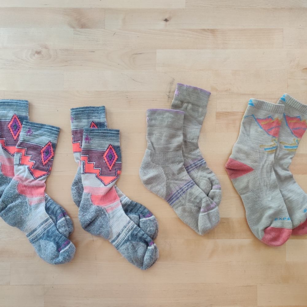bundle of 4 pairs merino wool hiking socks